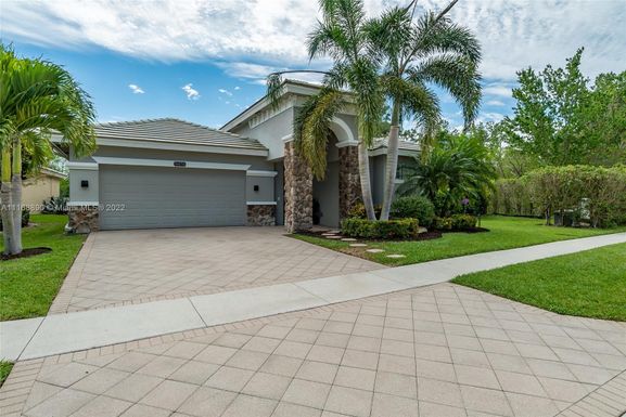 9478 Osprey Isles Blvd, Palm Beach Gardens FL 33412