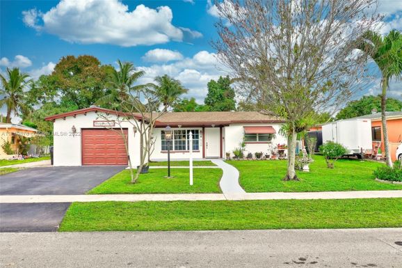 4140 NW 49th Ter, Lauderdale Lakes FL 33319