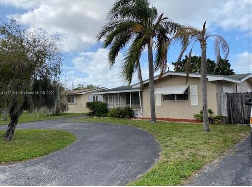 8481 NW 11th St, Pembroke Pines FL 33024