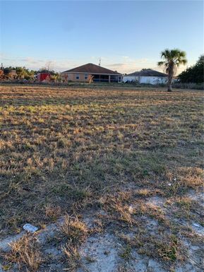 2505 26 St, Other City - In The State Of Florida FL 33971