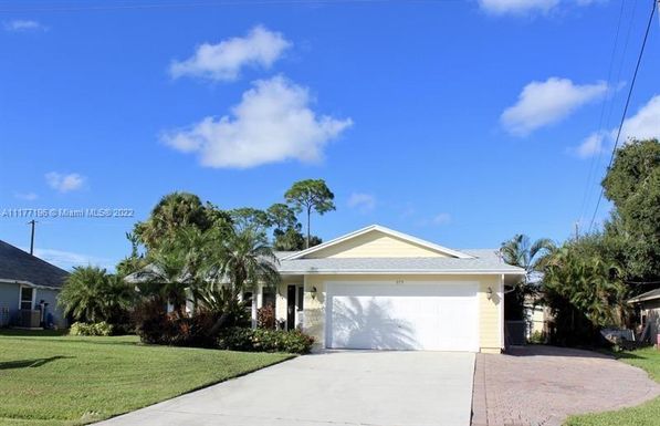 579 SW Aster Rd, Port St. Lucie FL 34953