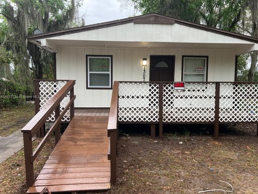 1307 olive st, Palatka FL 32177