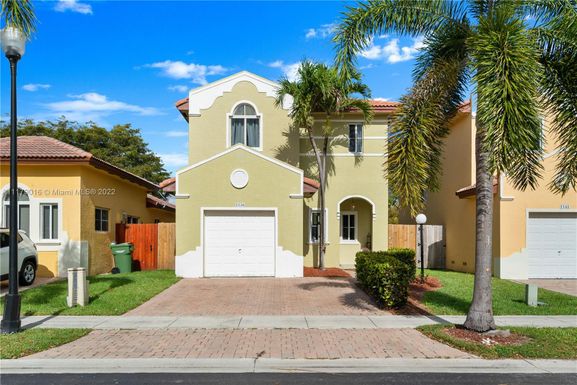 1136 NE 41st Ave, Homestead FL 33033