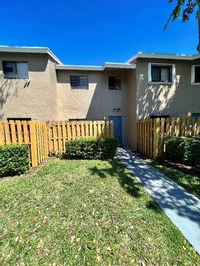 5164 S University Dr # 0, Davie FL 33328