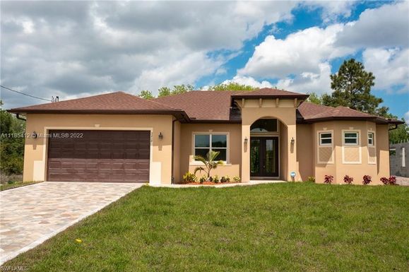 3212 2ND ST W, Lehigh Acres FL 33971