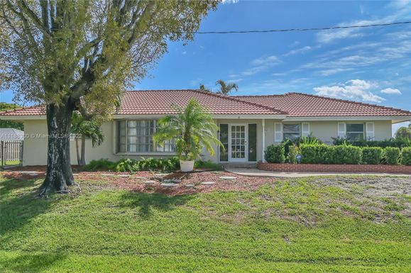 3927 Buttercup Cir S, Palm Beach Gardens FL 33410