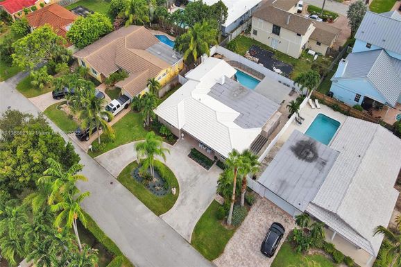 2728 NE 32nd St, Lighthouse Point FL 33064