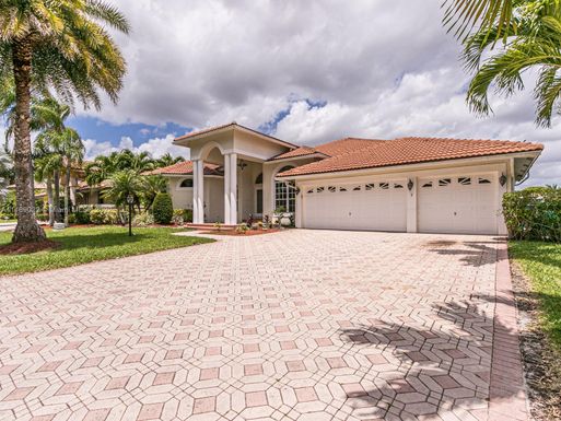 8319 NW 43rd St, Coral Springs FL 33065