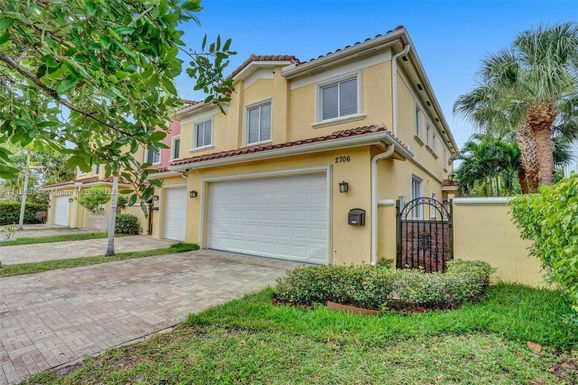 2706 NE 30th Pl, Fort Lauderdale FL 33306