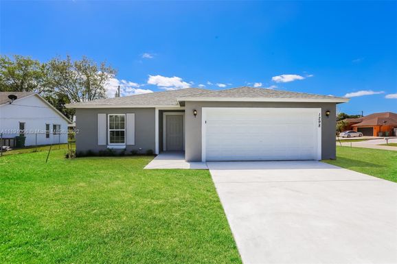 1298 SW Crost Ave, Saint Lucie Village FL 34953