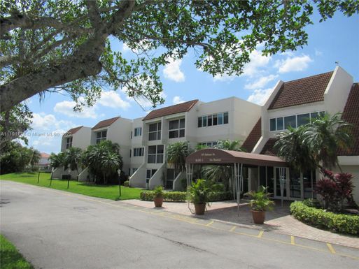 100 Lakeview Dr # 303, Weston FL 33326