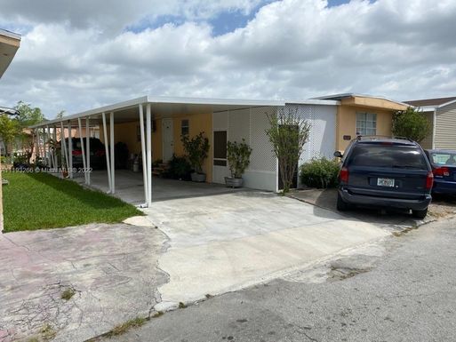 11105 NW 5th Ter, Sweetwater FL 33172