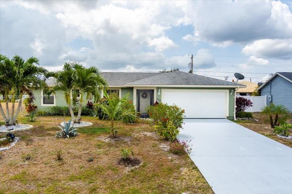 922 SW Jasper Ave, Port St. Lucie FL 34953