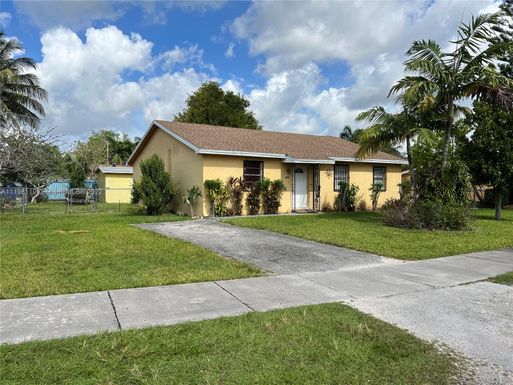 64 SW 17th Ave, Homestead FL 33030