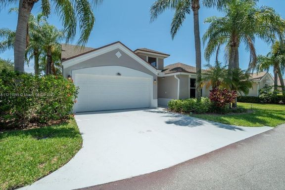 119 N Lakeshore Dr, Hypoluxo FL 33462