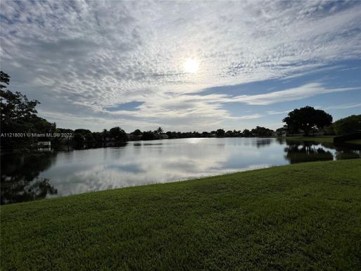 19549 NW 55th Circle Pl, Miami Gardens FL 33055