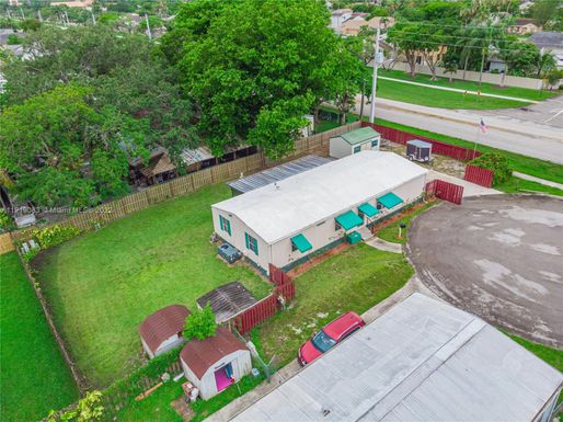 760 SW 135th Way, Davie FL 33325