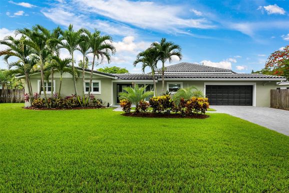 873 Ixora Ln, Plantation FL 33317