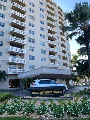 90 Edgewater Dr # 8, Coral Gables FL 33133