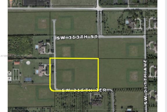 001 SW 215 av, Homestead FL 33030