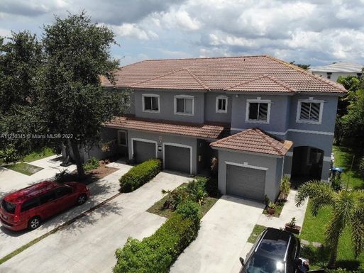 8706 NW 38th Dr, Coral Springs FL 33065