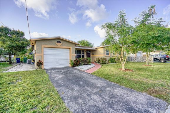 4231 NW 25th Pl, Lauderhill FL 33313