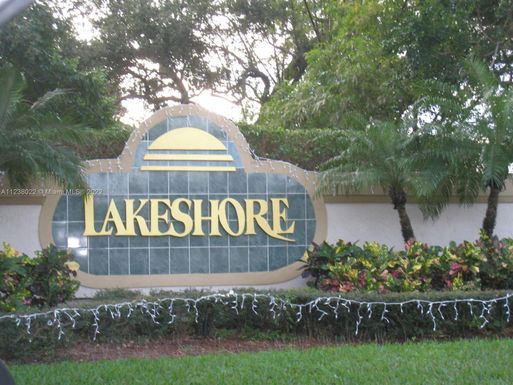 51 N Lakeshore Dr # 51, Hypoluxo FL 33462