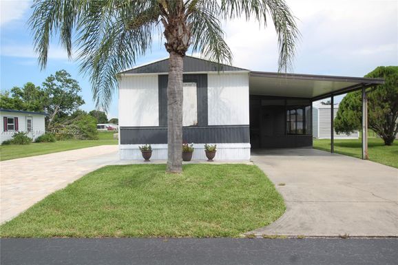 1601 Hwy 441 SE # 16, Okeechobee FL 34974