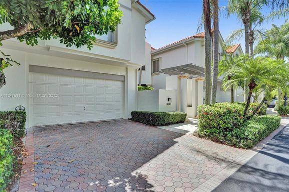 8841 SW 68th Ave, Pinecrest FL 33156