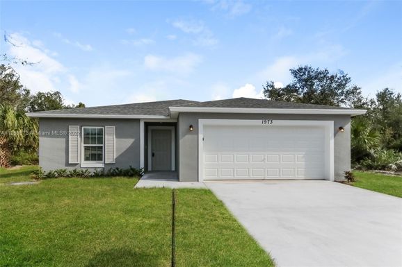 1973 SW Bellevue Ave, Port St. Lucie FL 34953