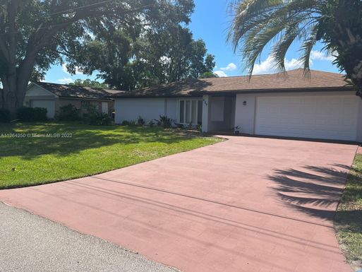 639 Sportsman Ave, Sebring FL 33875