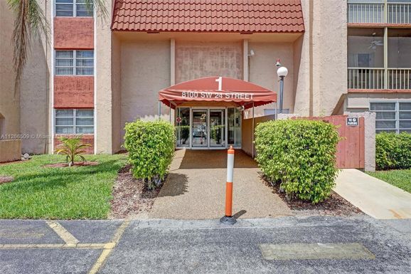 8100 SW 24th St # 205, North Lauderdale FL 33068