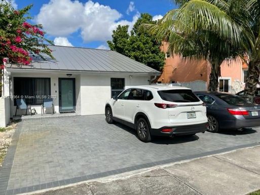 8 NW 109th Pl, Miami FL 33172