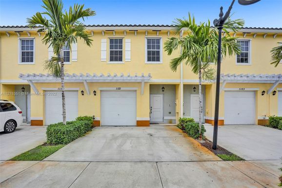 1121 NW 40th Way, Lauderhill FL 33313