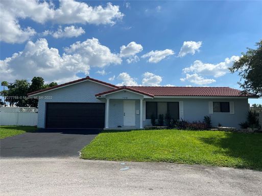 7520 NW 44th Ct, Coral Springs FL 33065
