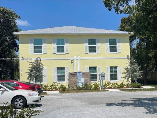 56 W 12th St # C, Riviera Beach FL 33404