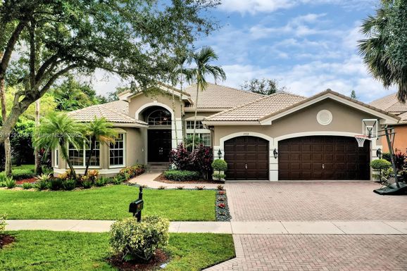 19510 Saturnia Lakes Dr, Boca Raton FL 33498