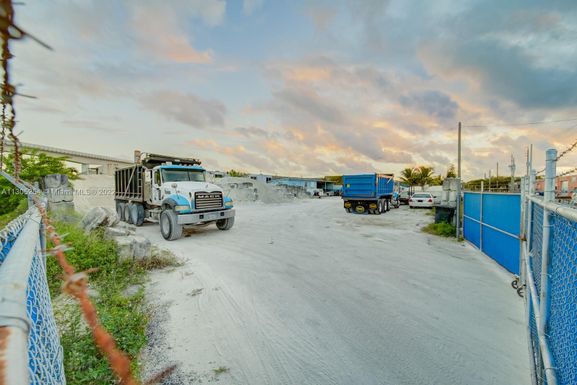 Sand and Gravel Rock Wholesaler Business For Sale in Miami, Miami FL 33142