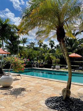 2000 S Hibiscus Dr, North Miami FL 33181