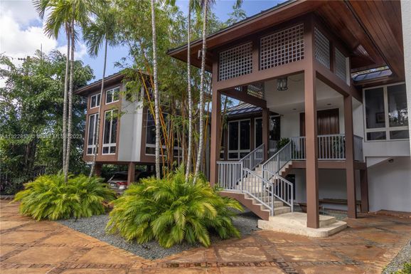 620 Harbor Cir, Key Biscayne FL 33149