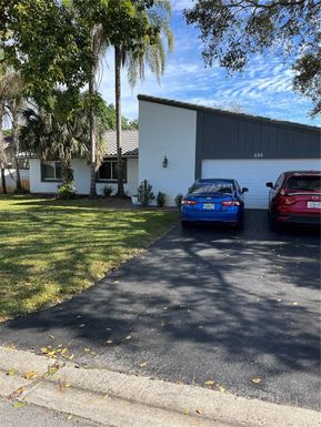 695 NW 100th Ln, Coral Springs FL 33071