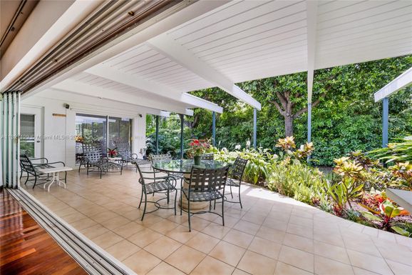 238 Buttonwood Dr, Key Biscayne FL 33149