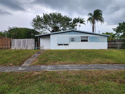 5621 SW 38th Ct, Davie FL 33314