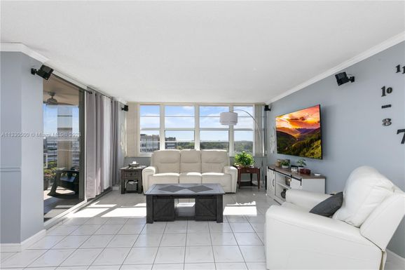 1000 Saint Charles Pl, Pembroke Pines FL 33026