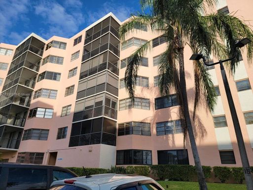 20840 San Simeon Way # 107, Miami FL 33179