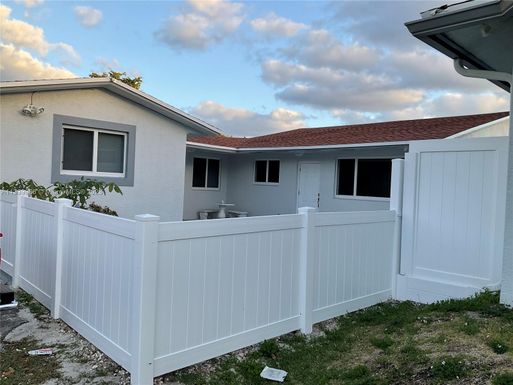 1024 SW 2nd St # 2, Hallandale Beach FL 33009