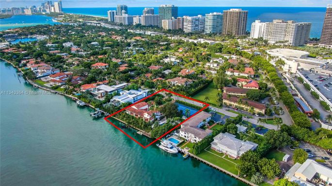 44 Bal Bay Dr, Bal Harbour FL 33154