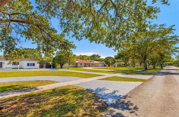 970 Hunting Lodge Dr, Miami Springs FL 33166