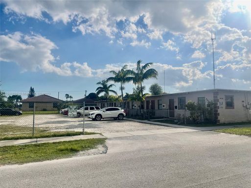 4404 SW 22nd St # 6, West Park FL 33023