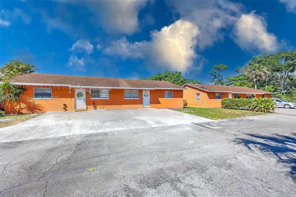 5655 Mango Rd, West Palm Beach FL 33413
